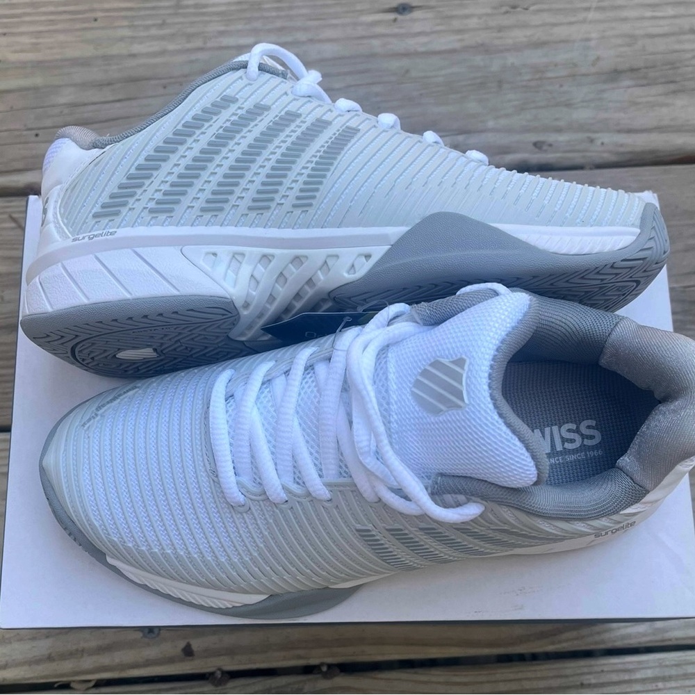 K-Swiss Women's Hypercourt Express 2 Tennis Shoe Size 5.5 Wide